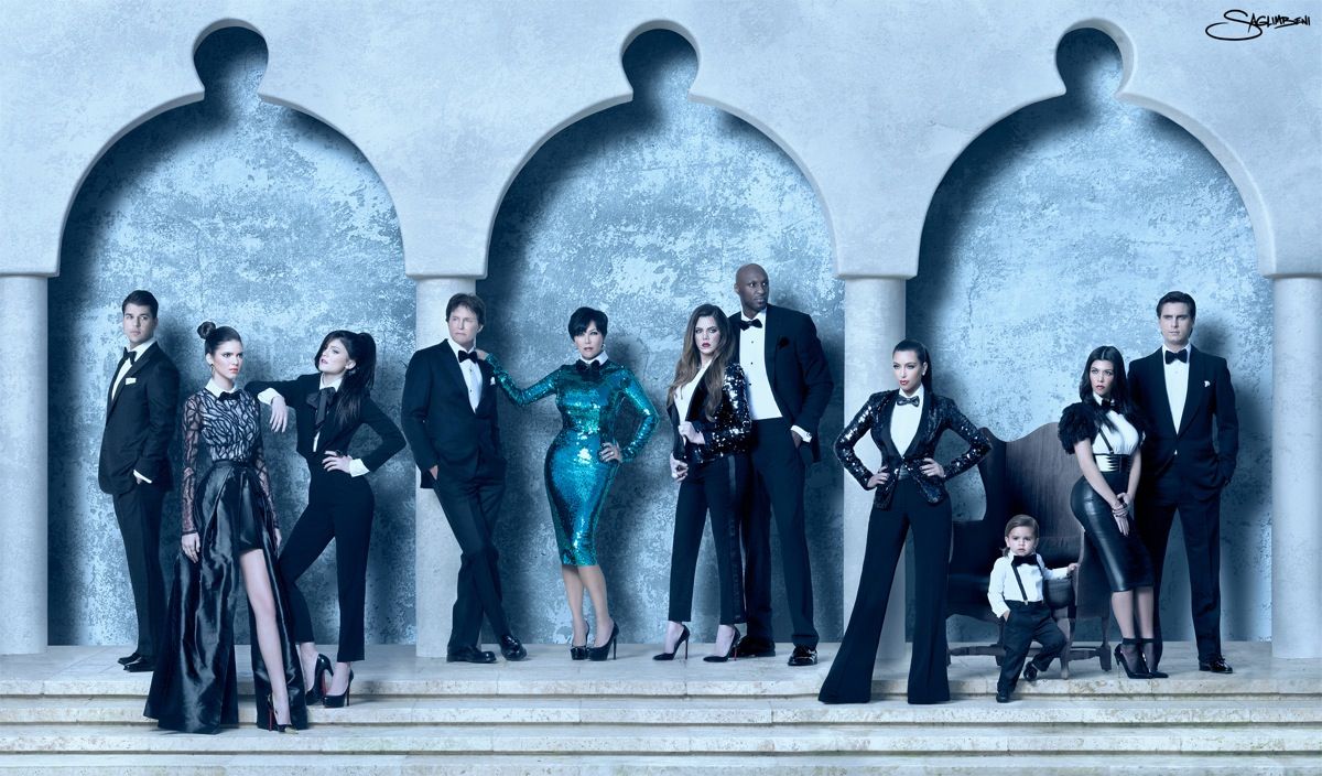 THE KARDASHIAN UNVEIL 2011 CHRISTMAS CARD Celebrity Bug